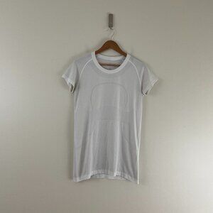Lululemon Swiftly Tech Short Sleeve Crew Top in White Size 12